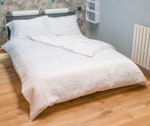 4 PIECE Duvet Bed Linen SET - Luxurious Super soft Bamboo - 100% Naturally Hypoallergenic and Antibacterial - 1000 thread count Cotton equivalent - Natural dyed WHITE